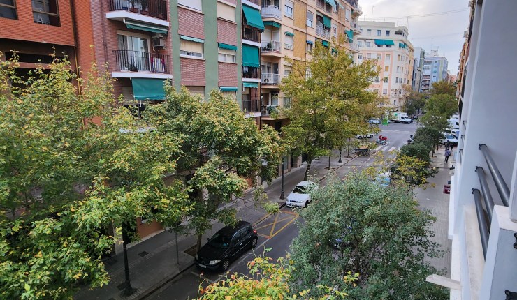 Deceiving First Impressions